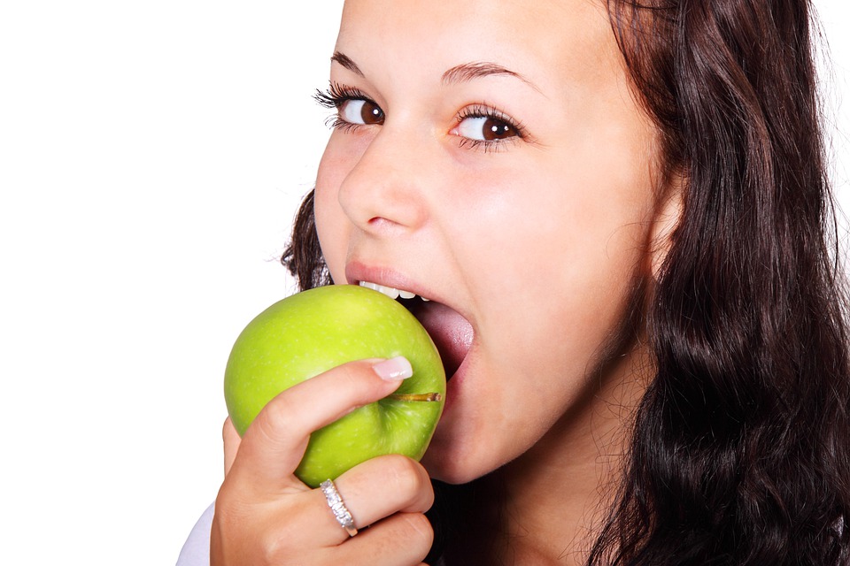 La frutta è un alimento che non deve mai mancare in una dieta sana ed equilibrata.